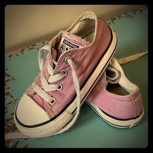Toddler girls purple converse sneakers size 8